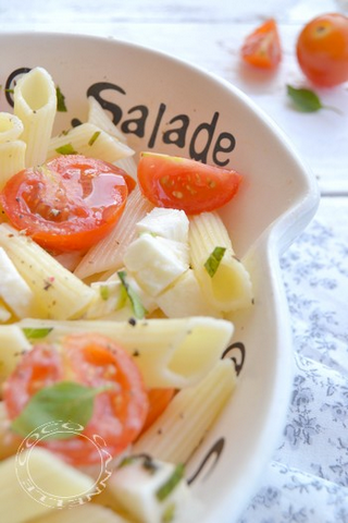 Salade de pâtes, tomates et mozzarella