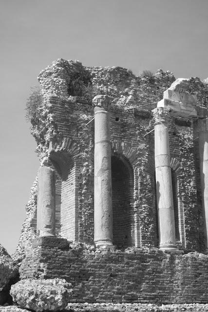 PÉRIPLE SICILIEN - PART I: TAORMINA...PAR HAYLEY PÉRIPLE SICILIEN - PART I: TAORMINA...PAR HAYLEY