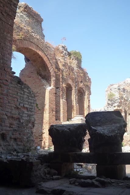 PÉRIPLE SICILIEN - PART I: TAORMINA...PAR HAYLEY PÉRIPLE SICILIEN - PART I: TAORMINA...PAR HAYLEY