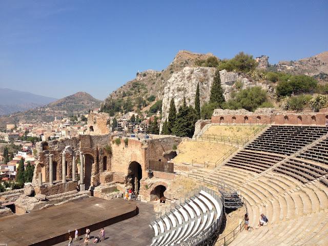 PÉRIPLE SICILIEN - PART I: TAORMINA...PAR HAYLEY PÉRIPLE SICILIEN - PART I: TAORMINA...PAR HAYLEY