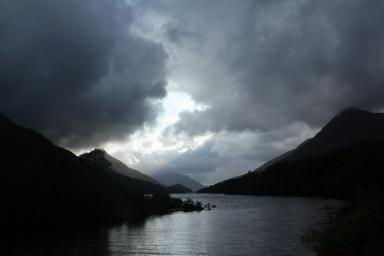 Au loin, l'éclaircie... (sur un loch d'Ecosse) Déboussolée