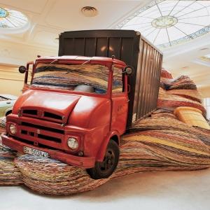 adding-fuel-to-the-fire-2-low Les installations de David Mach