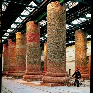 here-to-stay-glasgow-1994-postman Les installations de David Mach