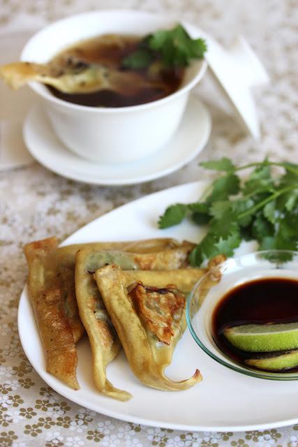 Raviolis fumés au bouillon et façon gyoza Raviolis fumés au bouillon et façon gyoza