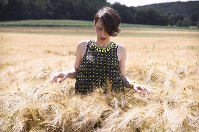 # Dans les coquelicots # # Dans les coquelicots #