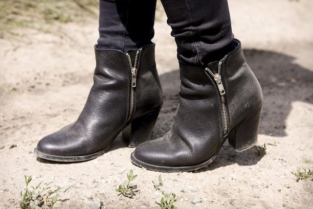 # Dans les coquelicots # # Dans les coquelicots #