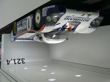 Stuttgart : Porsche for kids Musée Porsche voiture au plafond