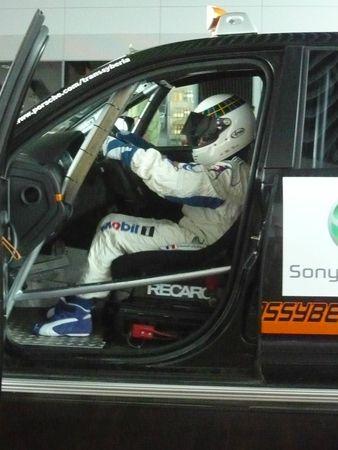 Stuttgart : Porsche for kids Musée Porsche activités enfant enfiler une combinaison de pilote (3)