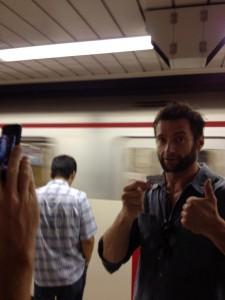 hugh-jackman-wolverine-tokyo Photos tournage : Wolverine est arrivé au Japon