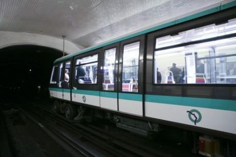 La RATP lance quatre comptes Twitter à partir de mercredi pour les lignes 1, 4, 12 et 13. La RATP lance quatre comptes Twitter à partir de mercredi pour les lignes 1, 4, 12 et 13.