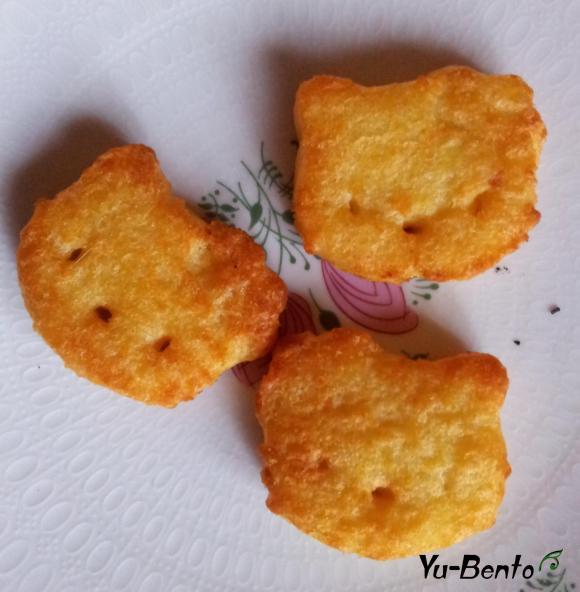 Des galettes de pomme de terre Hello Kitty ! http://www.jaimehellokitty.com/images/Articles16/hellokitty3.jpg