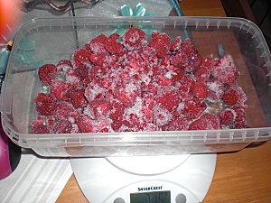 UN TOUR EN CUISINE (153) : YAOURTH GLACE AU MELON (POUR MOI AUX FRAMBOISES) CIMG8492.JPG