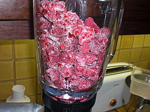 UN TOUR EN CUISINE (153) : YAOURTH GLACE AU MELON (POUR MOI AUX FRAMBOISES) CIMG8493.JPG