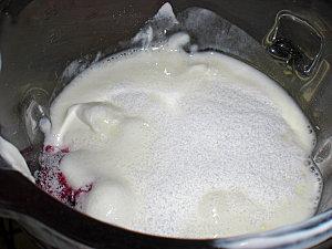 UN TOUR EN CUISINE (153) : YAOURTH GLACE AU MELON (POUR MOI AUX FRAMBOISES) CIMG8497.JPG
