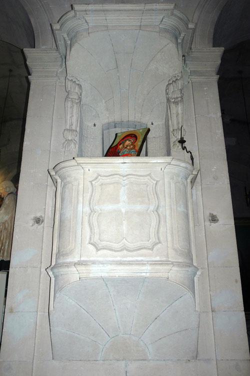 La stéréotomie en chaire à l'église Sainte-Croix de Maussane-les-Alpilles (13) La stéréotomie en chaire à l'église Sainte-Croix de Maussane-les-Alpilles (13)