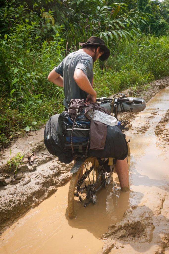 P1220916 Un périple autour du monde. Guerre de clans papous
