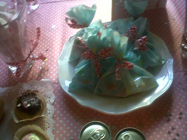 Les 2 ans: une fête, des doux moments et des étoiles dans les yeux.. Les 2 ans: une fête, des doux moments et des étoiles dans les yeux..