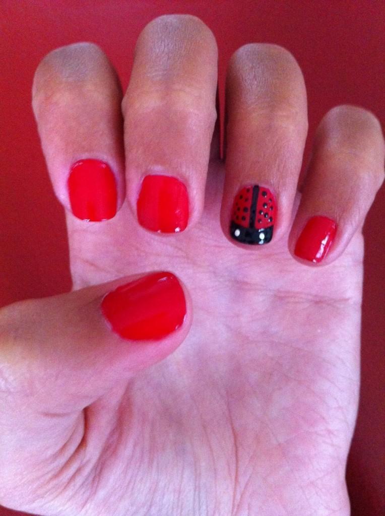 nail art coccinelle 2 Une coccinelle sur mes ongles