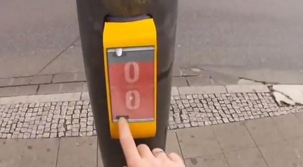 pieton Jouer à Pong avant de traverser la rue !