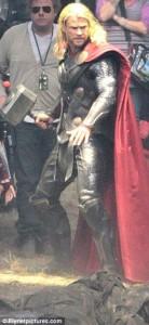 article-0-14F5FDFD000005DC-78_306x663 Premières photos du tournage de Thor 2