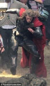 article-0-14F5FD5A000005DC-39_306x517 Premières photos du tournage de Thor 2