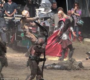 article-0-14F5FD9F000005DC-349_634x559 Premières photos du tournage de Thor 2