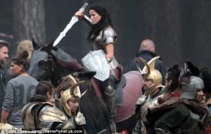 article-2201315-14F1F73D000005DC-167_634x402 Premières photos du tournage de Thor 2