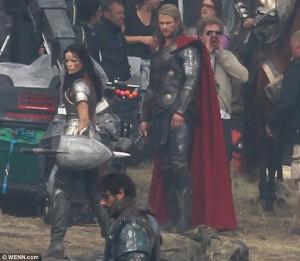article-0-14F60531000005DC-215_634x552 Premières photos du tournage de Thor 2