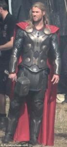article-0-14F5F984000005DC-201_306x663 Premières photos du tournage de Thor 2