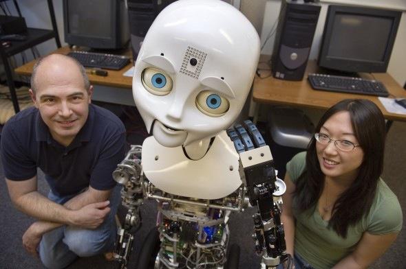 Nexi, le robot qui utilise le langage corporel