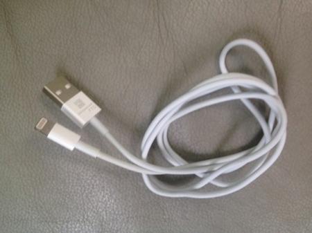 Nouvel-iPhone-Cable-USB Lightning : le nom du connecteur dock de l’iPhone 5