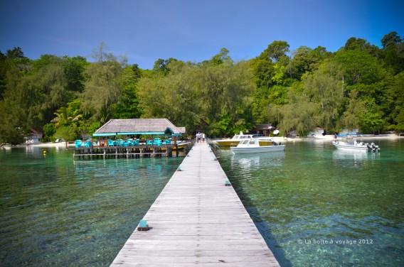 Le ponton du Walea Dive Resort (Waleabahi, îles Togian, Sulawesi Centre, Indonésie)