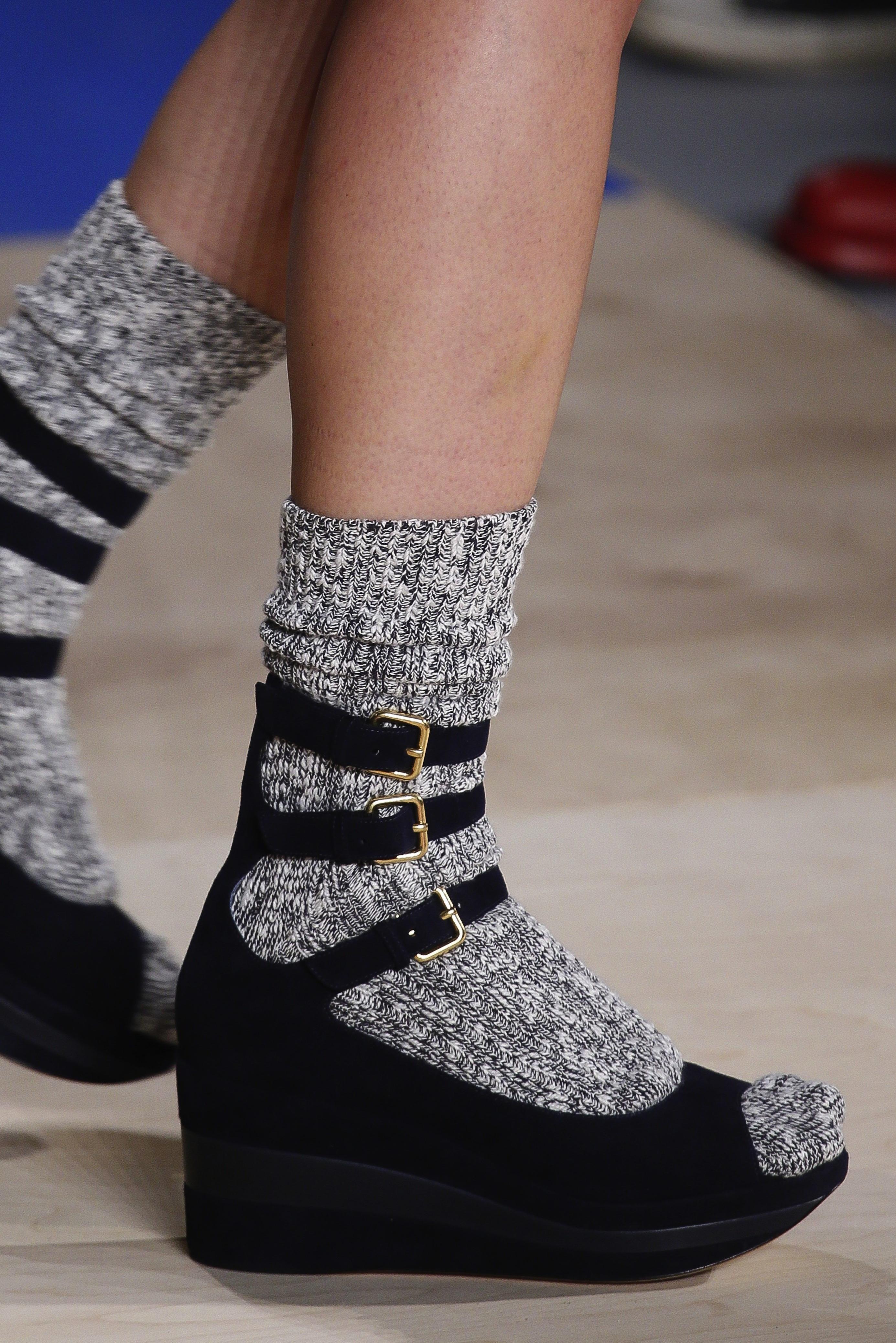 Peut-on vraiment porter des chaussettes comme dans le défilé Marc Jacobs ?