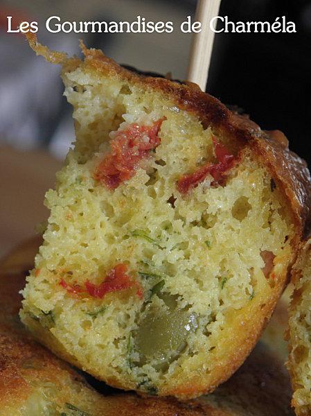 CAKE SALE JAMBON OLIVES ET TOMATES SECHEES 037.JPG