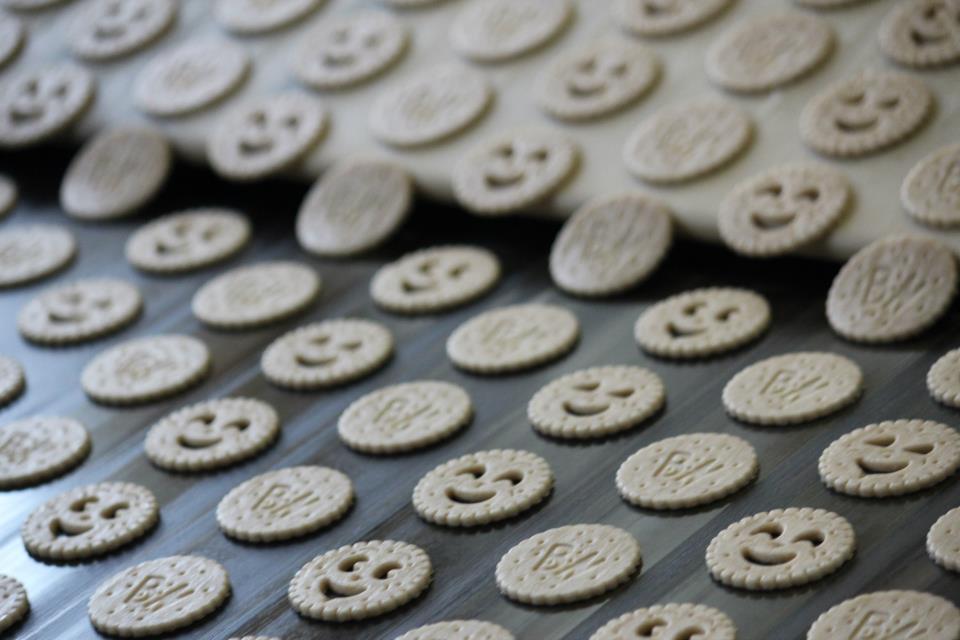 BN J’ai visité la Biscuiterie Nantaise (BN) avec beaucoup de photos de gâteaux inside