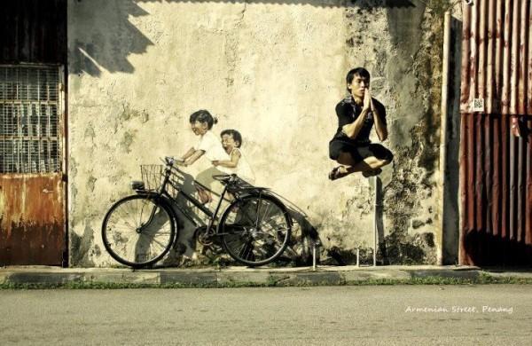 Ernest Zacharevic : le street art participatif Ernest Zacharevic : le street art participatif