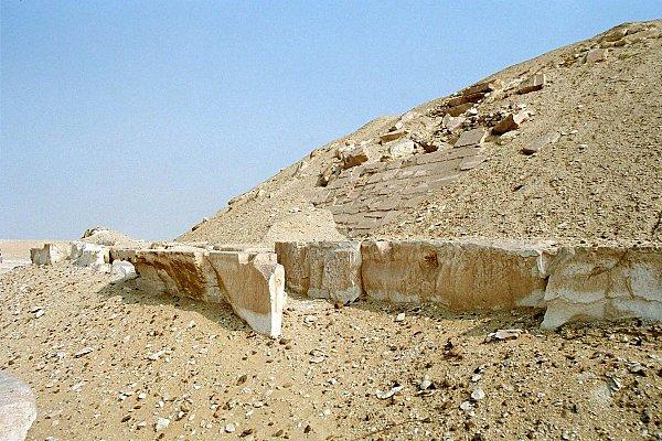 Vestiges de la pyramide de Sésostris Ier - (Cliché : Professeur Claude Obsomer) 06.-Pyramide-de-Sesostris-Ier.jpg