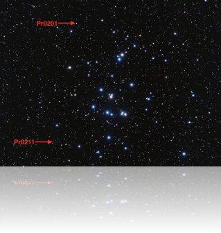 Une photographie de l'amas de la Ruche (M44) avec l'emplacement de ses premières planètes connues, Pr0201b et Pr0211b. Copyright : Stuart Heggie