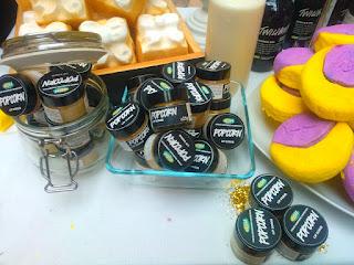 Quand Lush sort sa collection de noël, je suis aux anges Quand Lush sort sa collection de noël, je suis aux anges