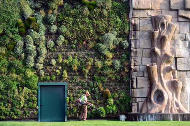 Ce jardin vertical comprend 44 000 plantes appartenant... (Photo: AFP)