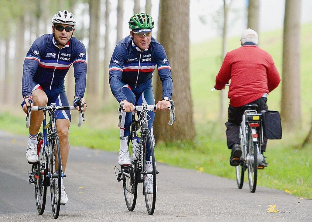 Laurent Jalabert (à gauche) et Thomas Voeckler (à droite) en entraînement mardi 18 septembre en v... Laurent Jalabert (à gauche) et Thomas Voeckler (à droite) en entraînement mardi 18 septembre en v...