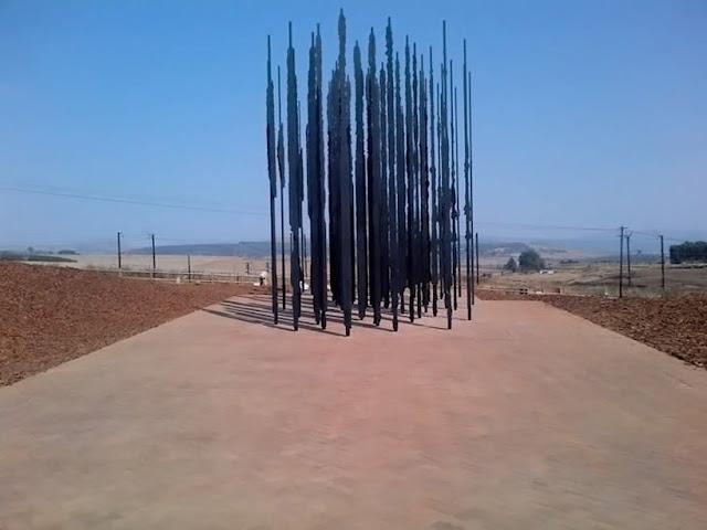 Un monument d'acier en l'honneur de Nelson Mandela par Marco CIanfanelli - Sculpture