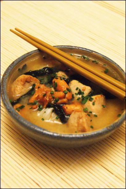 SONY DSC Soupe miso au poulet et girolles