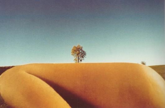 Franco Fontana, Landscape with nude, 1977, chromogenic color print, 20.2x29.9cm L’oeil d’Helmut Gernsheim