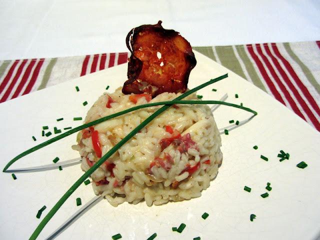 Risotto poivron-chorizo-calamar et sa chips de chorizo Risotto poivron-chorizo-calamar et sa chips de chorizo