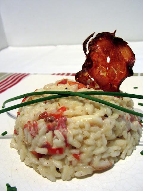 Risotto poivron-chorizo-calamar et sa chips de chorizo Risotto poivron-chorizo-calamar et sa chips de chorizo