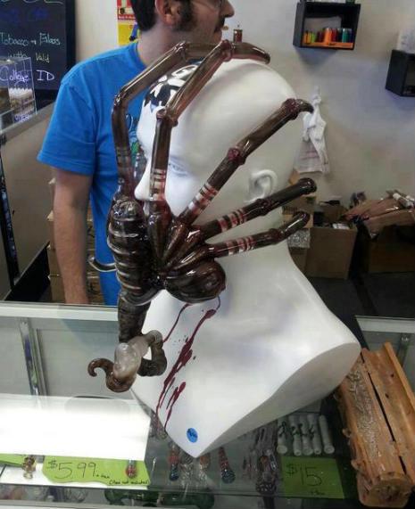 Alien-Bong Un Bong en forme d’Alien