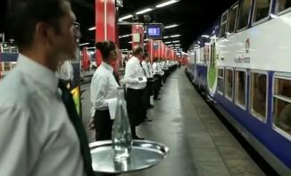 Insolite : Un RER transformé en restaurant gastronomique