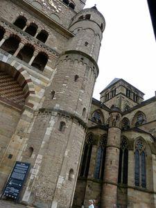 Des cathédrales romanes comme s'il en pleuvait ... P1070939