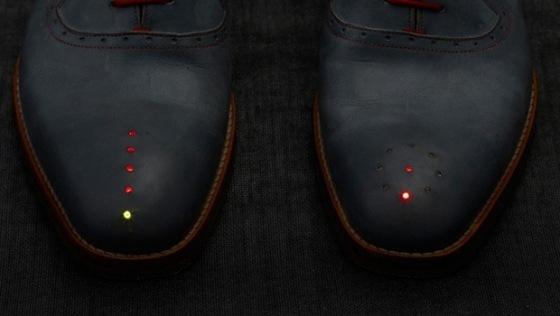 Des chaussures de geeks avec GPS ! 20120929-122242.jpg